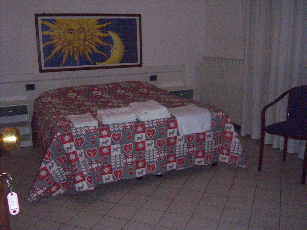 Settimo Vittone Nuovo Hotel Tripoli חדר תמונה
