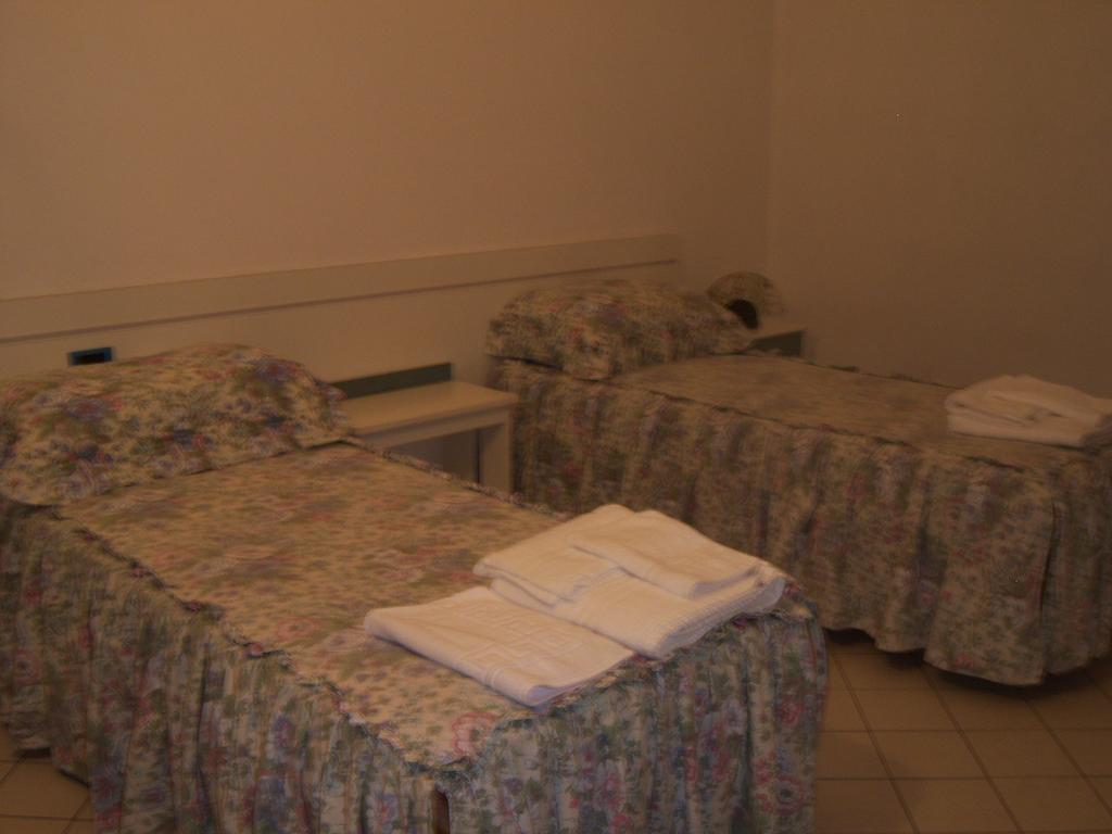Settimo Vittone Nuovo Hotel Tripoli חדר תמונה
